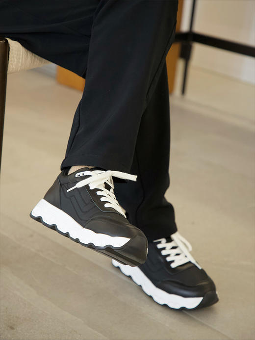 【好看到犯规的爱马家同款猪鼻子情侣休闲鞋】 72小时内发货 头层牛皮+头层羊皮双料组合  独家定制纱丁三防材质  上脚透气不闷  高弹猪皮鞋垫光脚穿也没压力  活力减龄~ 商品图10