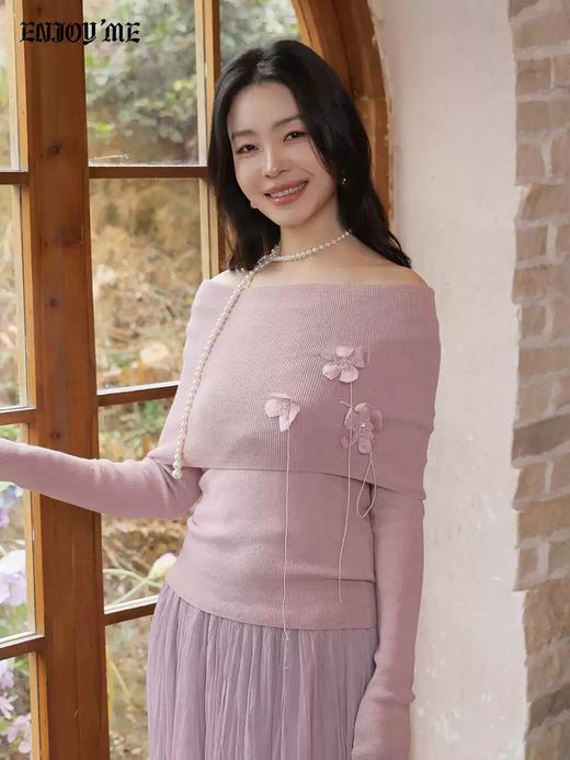【门店同款】ENJOY春季“柔光芳序”玫瑰呓语针织上衣 169249080 商品图2