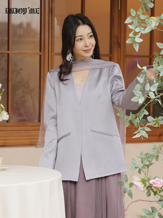 【门店同款】ENJOY春季“柔光芳序”气质光感西装外套 169257186 商品图0