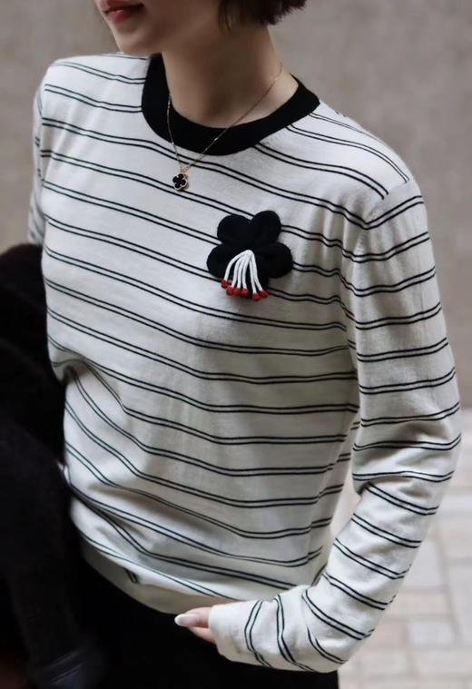 【来点不一样的】柜1900+！圆领夹条女套衫2025年秋冬新品装饰休闲条纹宽松T恤上衣 商品图0