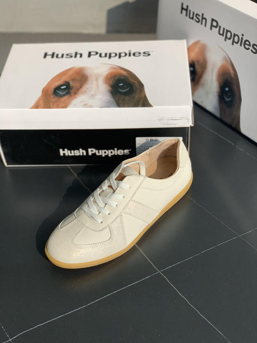 点此购买 Hush puppies暇步士女士复古德训鞋小白鞋女休闲鞋 dx 340396 商品图4