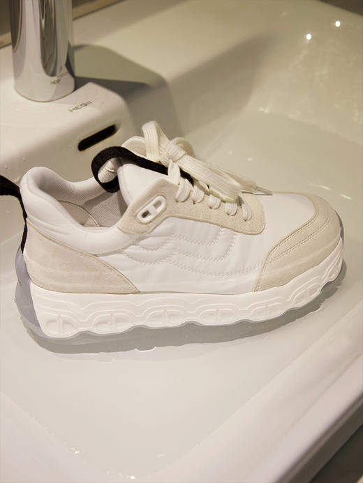 【好看到犯规的爱马家同款猪鼻子情侣休闲鞋】 72小时内发货 头层牛皮+头层羊皮双料组合  独家定制纱丁三防材质  上脚透气不闷  高弹猪皮鞋垫光脚穿也没压力  活力减龄~ 商品图6