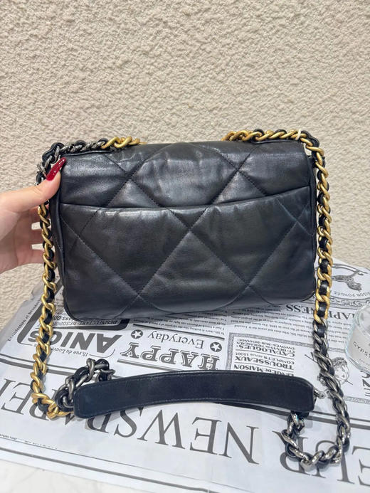 CHANEL 小号 黑金 山羊皮 19bag 斜挎包 商品图1
