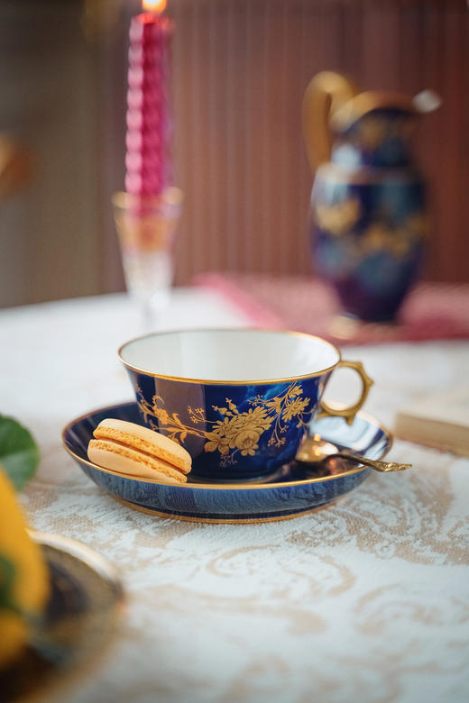 独角鹿西洋古董1866年代法国御窑塞弗尔出品东方风格蝴蝶花卉主题手绘描金装饰云朵蓝釉单人下午茶瓷器套件 商品图6