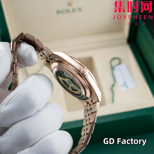 劳力士新款陆使型系列 全玫金透底 五珠带 男士腕表
搭载进口西铁城 商品图5