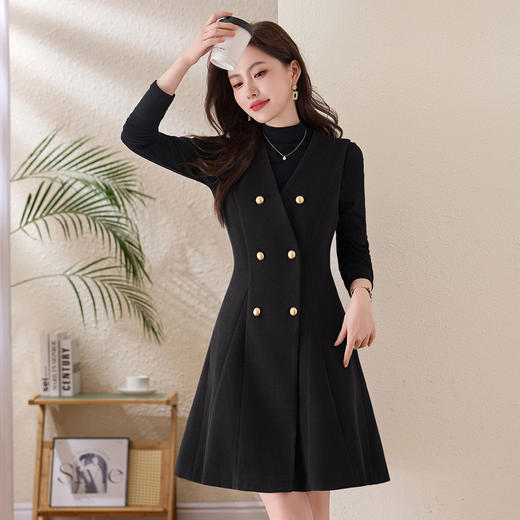 「自」全新升级【铂金会员293/天猫389/差价96】(99112)洛诗琳气质双排扣无袖背心裙+半高领打底上衣两件套 商品图2