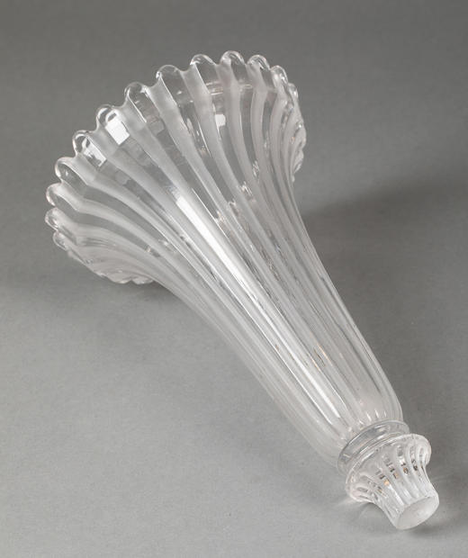 独角鹿西洋古董20世纪初法国著名水晶工坊巴卡拉签名出品卷叶纹铜鎏金精雕装饰马蹄莲造型水晶花瓶/中央摆件 商品图8