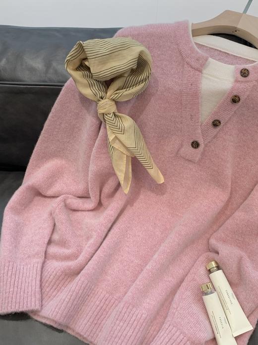 【高品质私服】【MC假两件粉色毛衣】宽松落肩版型，温柔显气质，假两件设计增加层次感G1657-CC【无标出货 介意慎拍】 商品图13