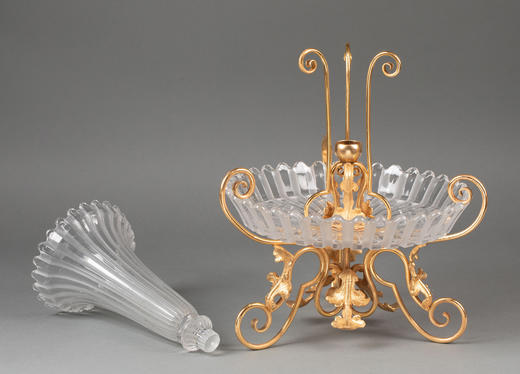 独角鹿西洋古董20世纪初法国著名水晶工坊巴卡拉签名出品卷叶纹铜鎏金精雕装饰马蹄莲造型水晶花瓶/中央摆件 商品图3