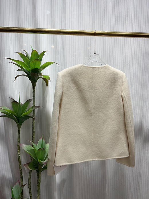 NEW IN❤️❤️❤️ 金扣羊绒羊毛外套 尺码：M.L（禁止水洗） 商品图9