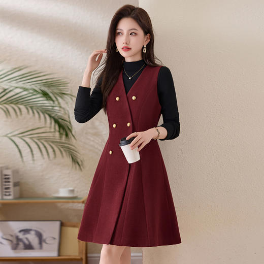 「自」全新升级【铂金会员293/天猫389/差价96】(99112)洛诗琳气质双排扣无袖背心裙+半高领打底上衣两件套 商品图1