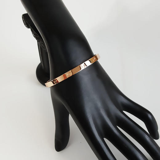 【全新】Cartier卡地亚LOVE系列B6081417玫瑰金新款中号中宽版无钻LOVE六代手镯17号、宽度4.8cm中性款160126AK04 商品图7