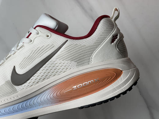 点此购买 耐克Vomero 18男女情侣款复古慢跑鞋 98 340416 商品图3