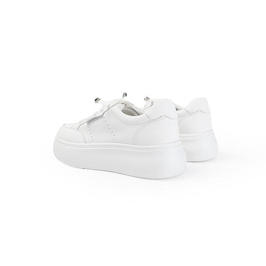 【上新】伊伴2026春季经典简约版型百搭厚底小白鞋B26186560 商品图5