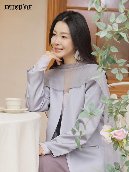 【门店同款】ENJOY春季“柔光芳序”气质光感西装外套 169257186 商品图4