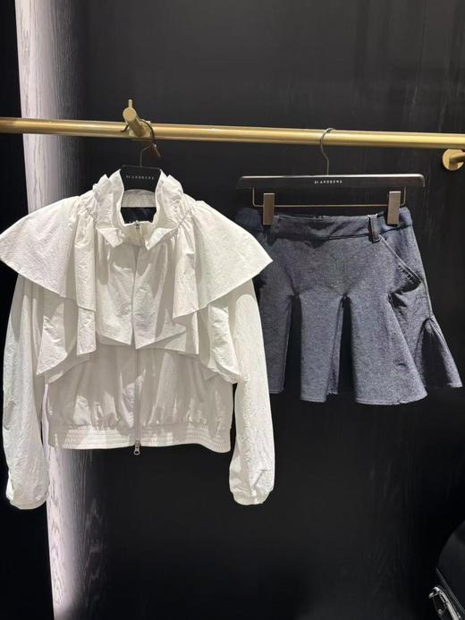 St家新款斗蓬式女士防风外套两件套来啦！🇰🇷贸易商订单❗️海报主推款，上身显白显干净！！白色很百搭，很高级色！这件好穿又好看！很特别的设计，两层可取，超级无敌好穿！ 商品图0