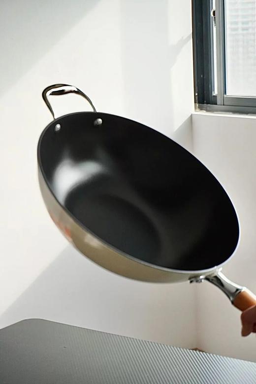 KOSTCOR蔻思扣·钛珐琅铸铁炒锅 ｜ 爆炒不粘锅，有锅气，炒啥都香！易清洗 商品图1