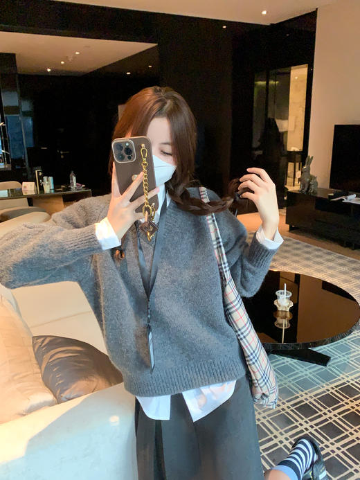 <曾小咸推荐>2.4现货秒杀 ！微信超特价！4色韩系v领毛衣 日常149.99 立减80 秒杀69.99！！ 商品图12