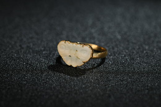 玉蝶衔金——蝴蝶和田玉戒指 商品图1