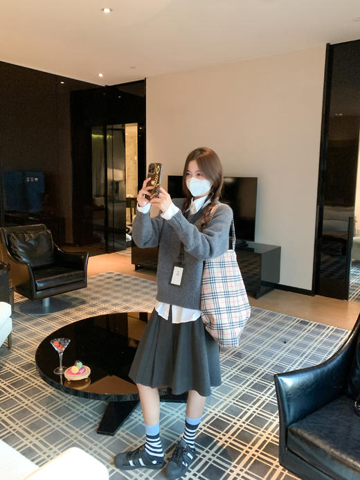 <曾小咸推荐>2.4现货秒杀 ！微信超特价！4色韩系v领毛衣 日常149.99 立减80 秒杀69.99！！ 商品图11