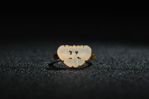 玉蝶衔金——蝴蝶和田玉戒指 商品图2