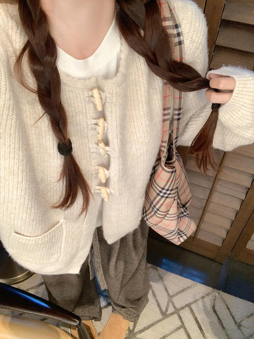 <曾小咸推荐>2.3现货秒杀 ！微信超特价！韩系牛角扣毛衣开衫 日常169.99 立减80 秒杀89.99！！休闲裤 秒杀79.99！！ 商品图5