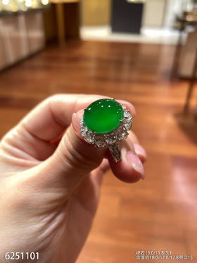 玻璃种艳绿蛋面戒指【6251101】具体价格微信咨询