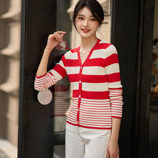 剩S/M/XL/XXL 米思阳2026春季新款简约撞色条纹莱赛尔针织衫高弹V领长袖上衣女 商品图1