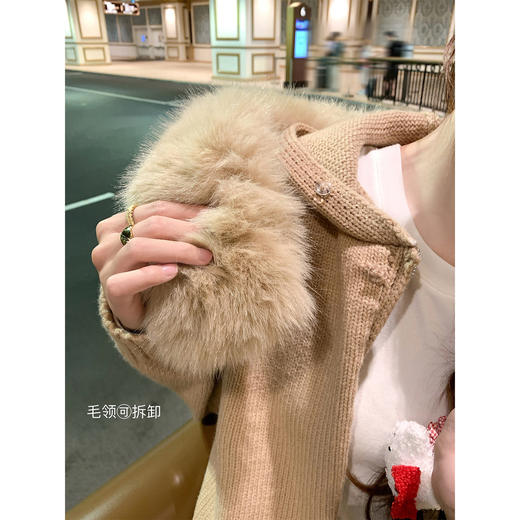 <曾小咸推荐>2.8现货秒杀 ！微信超特价！毛领连帽短款毛衣 日常209.99 立减80 秒杀129.99！！ 商品图2