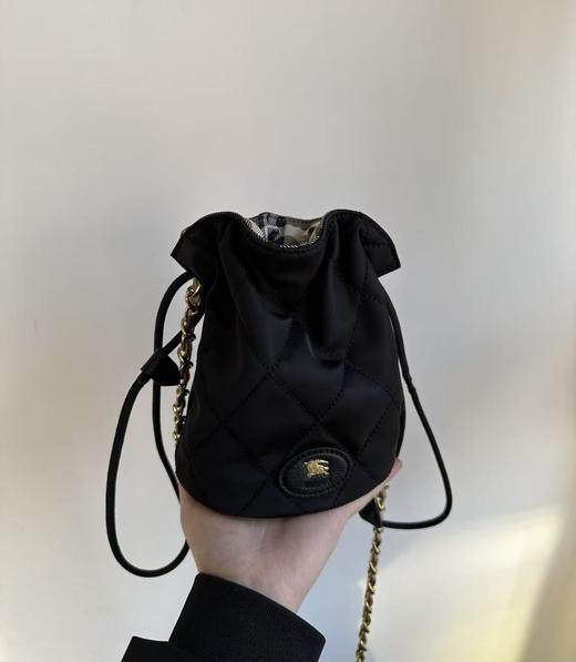 巴宝莉 新款双面小水桶 Horseshoe 收纳袋（LZ ） 商品图5