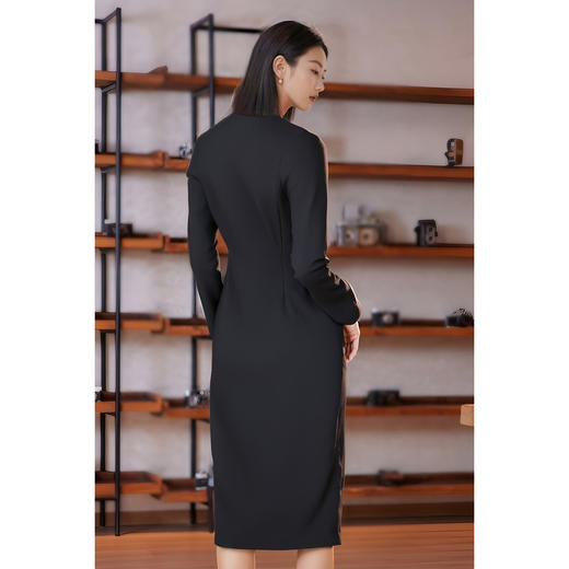 米思阳2025冬季 内里亲肤一体绒 小黑裙通勤优雅气质修身显瘦连衣裙女4957/5159 商品图4