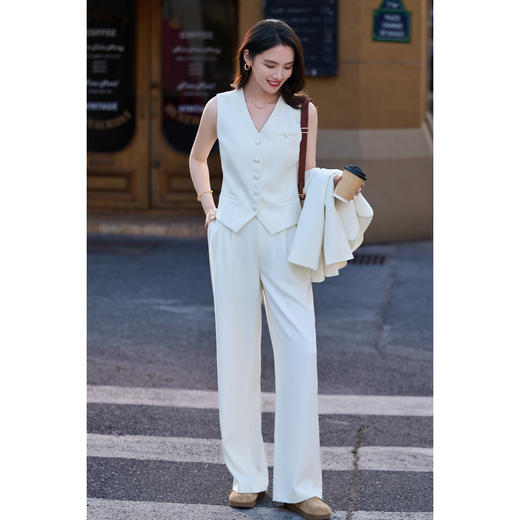 单穿/内搭/叠穿全能马甲 一件承包四季穿搭 立体修身剪裁 米思阳2026春季新款知性外套女5851 商品图4