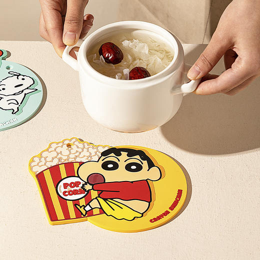 摩登主妇&蜡笔小新餐桌隔热垫餐垫防烫垫卡通杯垫碗垫砂锅垫 商品图1