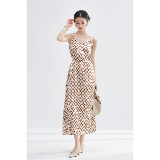 剩M/XL 米思阳2025秋季老钱风休闲感白色修身马甲+印花吊带裙两件套装女4468 商品图1