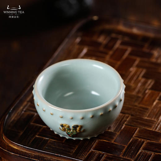 问鼎鼎峰系列天青羊首战鼓杯（喜气洋洋） 商品图3