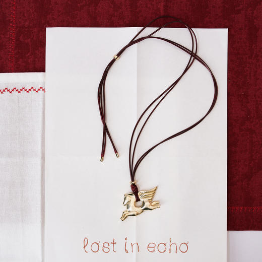 lost in echo2026春夏新款立体大飞马吊坠可调节皮绳长项链毛衣链 商品图1