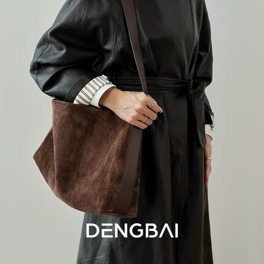 登白DENGBAI 反绒牛皮水桶包大容量休闲通勤单肩斜挎包头层牛反绒 商品图6
