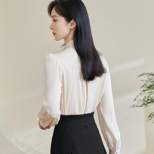 「通勤温柔感天花板」柔光缎面自带高级哑光感 藏肉显瘦不挑身形 米思阳2026春季新款法式气质蝴蝶结衬衫通勤飘带搭配宽松上衣0017 商品图3