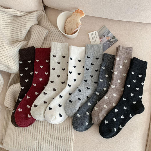 【治愈系爱心设计❗️柔软亲肤材质】灰色小爱心袜子女秋冬加厚保暖羊毛中筒袜韩系时尚安可拉红堆堆袜。jc 商品图2