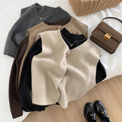 法式复古小金扣圆领针织马甲 宽松韩系百搭温柔显瘦秋冬叠穿毛衣 商品图0
