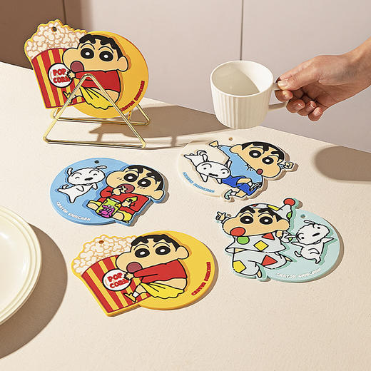 摩登主妇&蜡笔小新餐桌隔热垫餐垫防烫垫卡通杯垫碗垫砂锅垫 商品图0