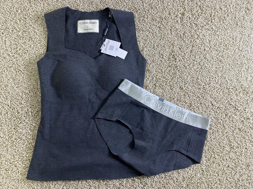 原单正品 ck女款内衣套装。

数量不多 随时下架。

热感肌肤，五个色。尺码S M L 商品图12