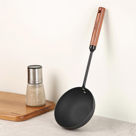 【德国戴德纯铁长柄勺】德国Daeden戴德纯铁长柄泼油勺加长防烫精铁汤勺无涂层木手柄小锅 商品图3