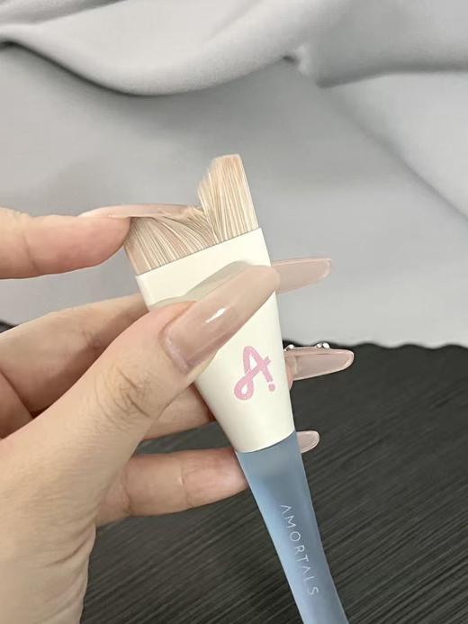 尔木萄鱼尾粉底刷不吃粉底一字型无痕上妆丝滑新手化妆刷子 商品图3