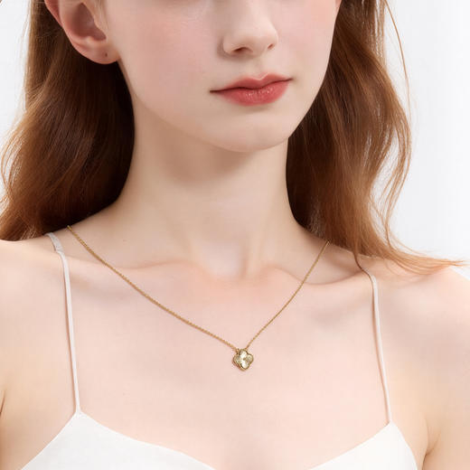 三彩2026新款四叶窗花吊坠细项链国风极简车花光泽感通勤锁骨链女 商品图1