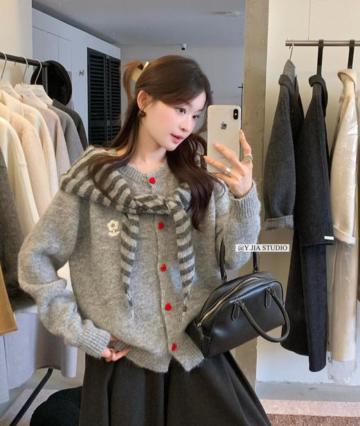 老米优品🎈 3月8日起发货！《带披肩！刺绣小花朵爱心扣针织开衫》含9.4%绵羊毛，柔软亲肤，保暖舒适。 商品图3