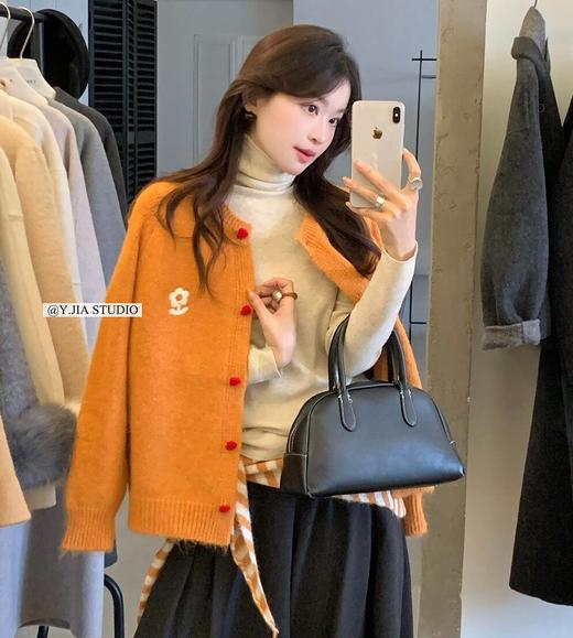 老米优品🎈 3月8日起发货！《带披肩！刺绣小花朵爱心扣针织开衫》含9.4%绵羊毛，柔软亲肤，保暖舒适。 商品图0