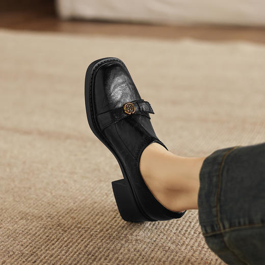 阿么手工女鞋山茶花小方头学院风乐福鞋粗跟6CM春季复古百搭单鞋 商品图3