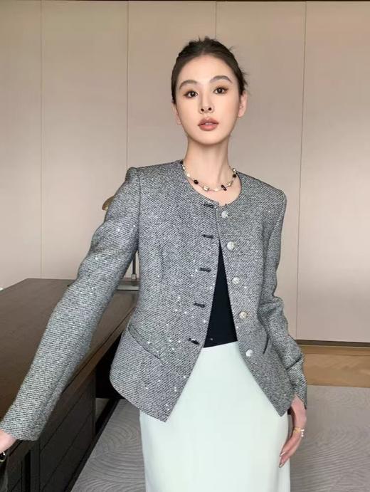 SC1A01_月魄色_上衣_春秋_圆领单排扣收腰短款小香风长袖_高级女装_BERNIEELEN 伯妮斯茵 商品图1