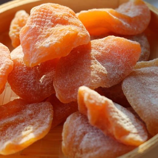 【甜哒蜜黄桃干 果干】每一口都是新鲜果子的味道👍 ！当季新鲜黄桃制作而成、✨果肉厚实🈶 嚼劲， 吃起来的口感酸酸甜甜😋， 外干内润越吃越上瘾😍 商品图0